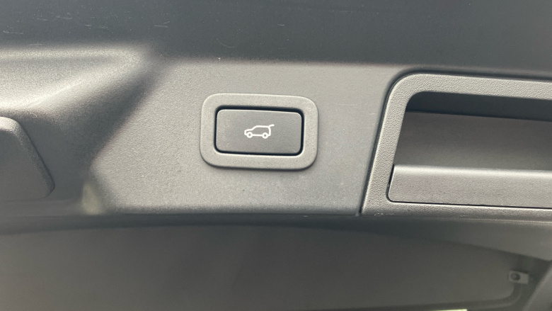 Land Rover Range Rover Velar 2.0 D200 R-Dynamic SE 5dr Auto Diesel Estate